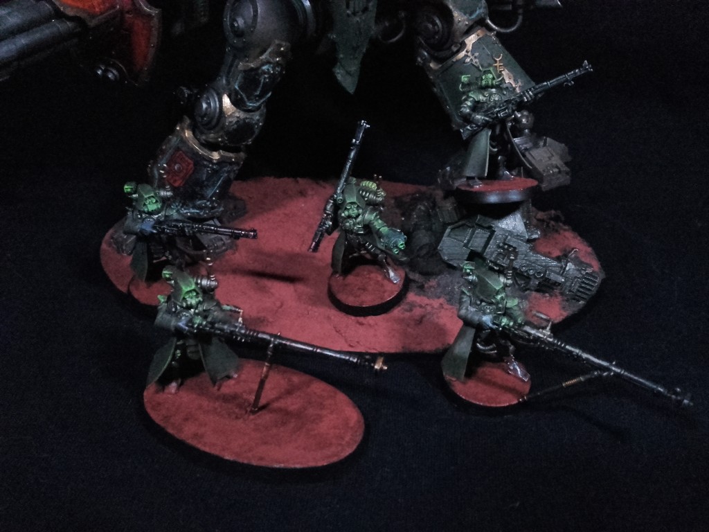 Skitarii Rangers - hiding under an Imperial Knight