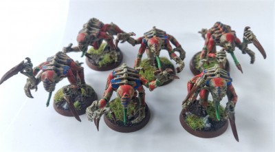 Six Tyranid Genestealers